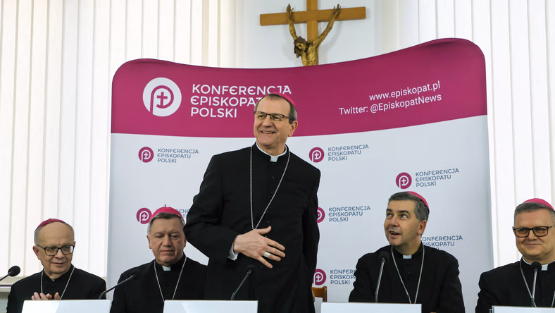Mundury, mięso i męczennicy: polityczny 'festyn graniczny’