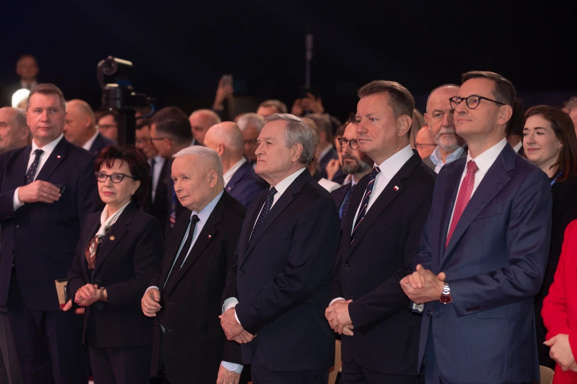 WŁADZA NA RESORACH: JESIEŃ TYTANÓW I DEMONÓW PRZESZŁOŚCI